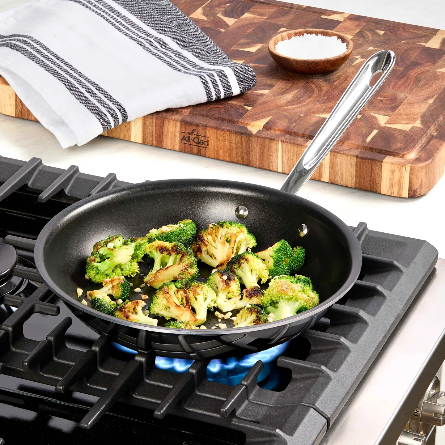 All-Clad D3 / TriPly 2-Piece Non-Stick Frying Pan Set - Image 5