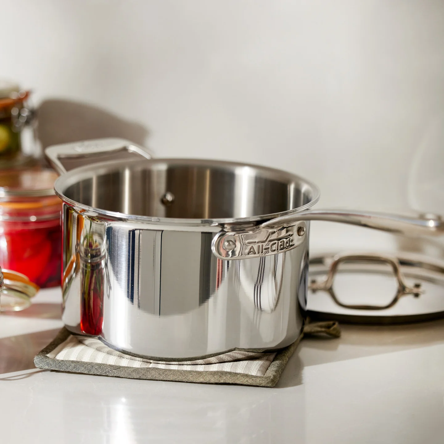 All-Clad G5 Graphite Core Saucepan with Lid 4Qt - Image 3