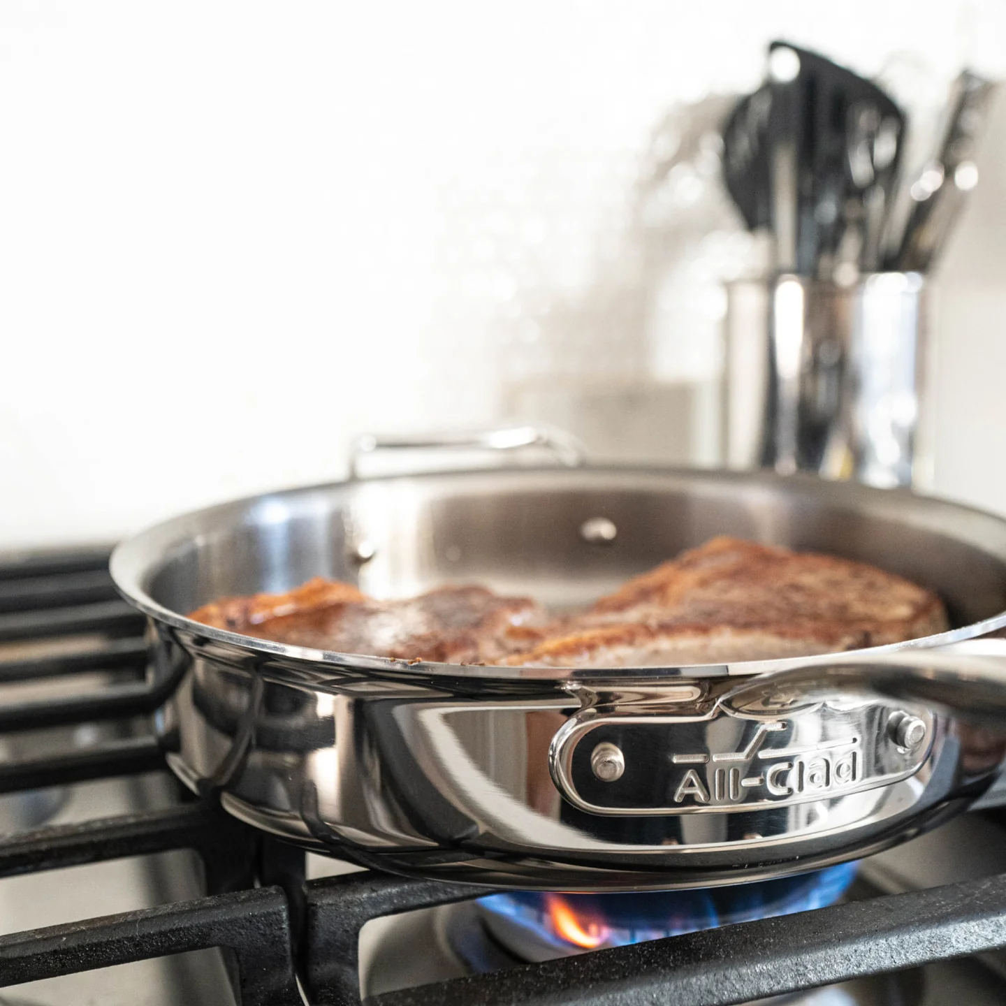 All-Clad G5 Graphite Core Saute Pan with Lid 3Qt - Image 2