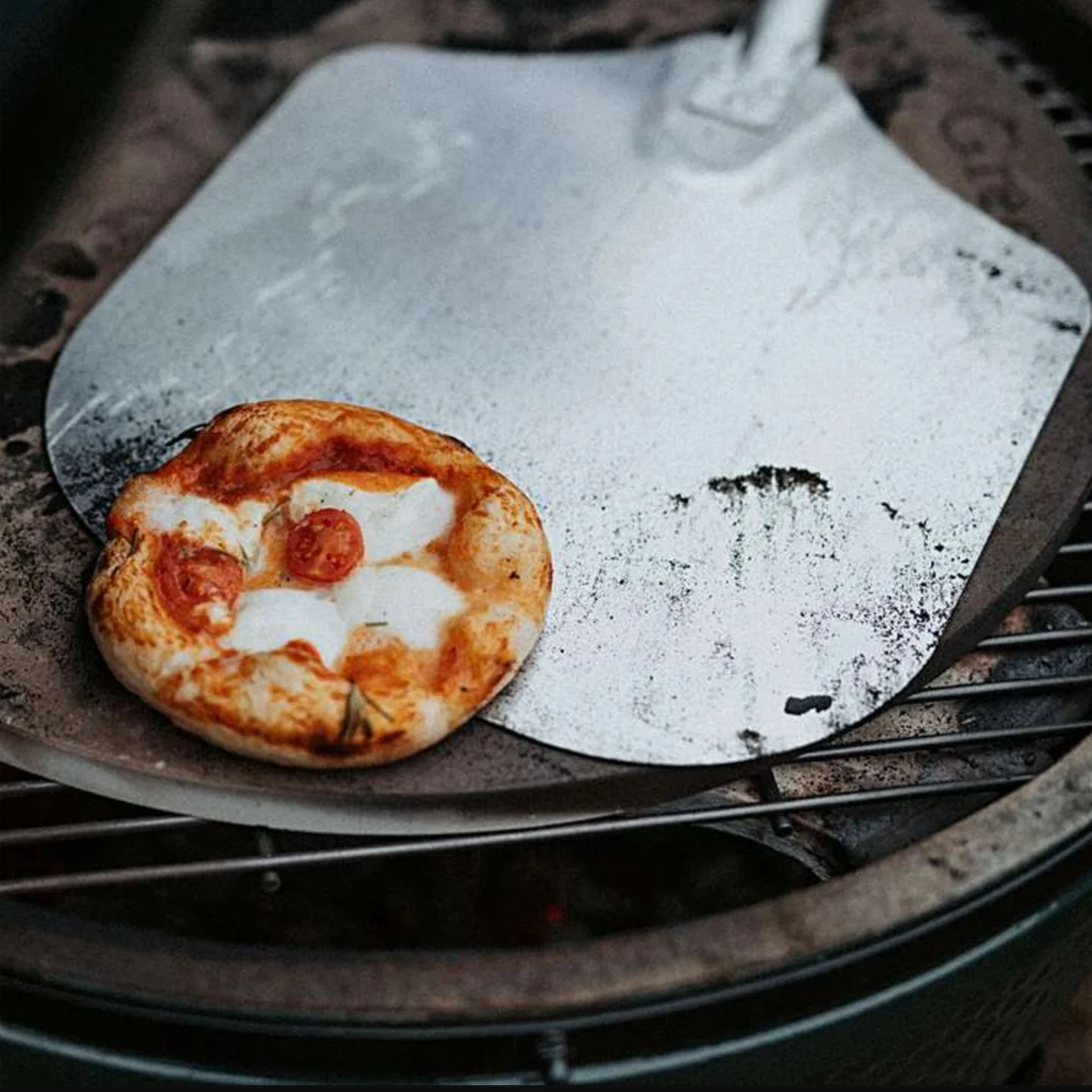 Big Green Egg Aluminium Pizza Peel - Image 2