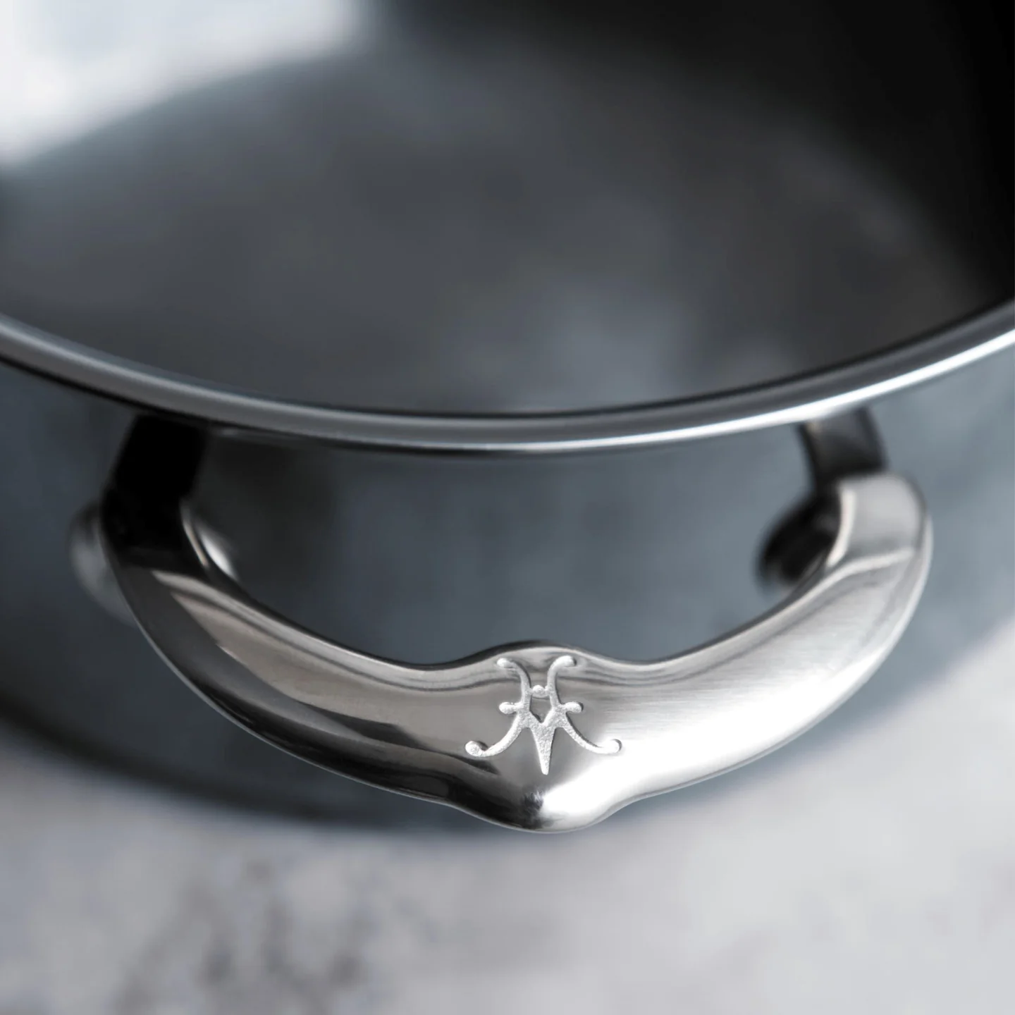 Hestan NanoBond Titanium Soup Pot with Lid - Image 4