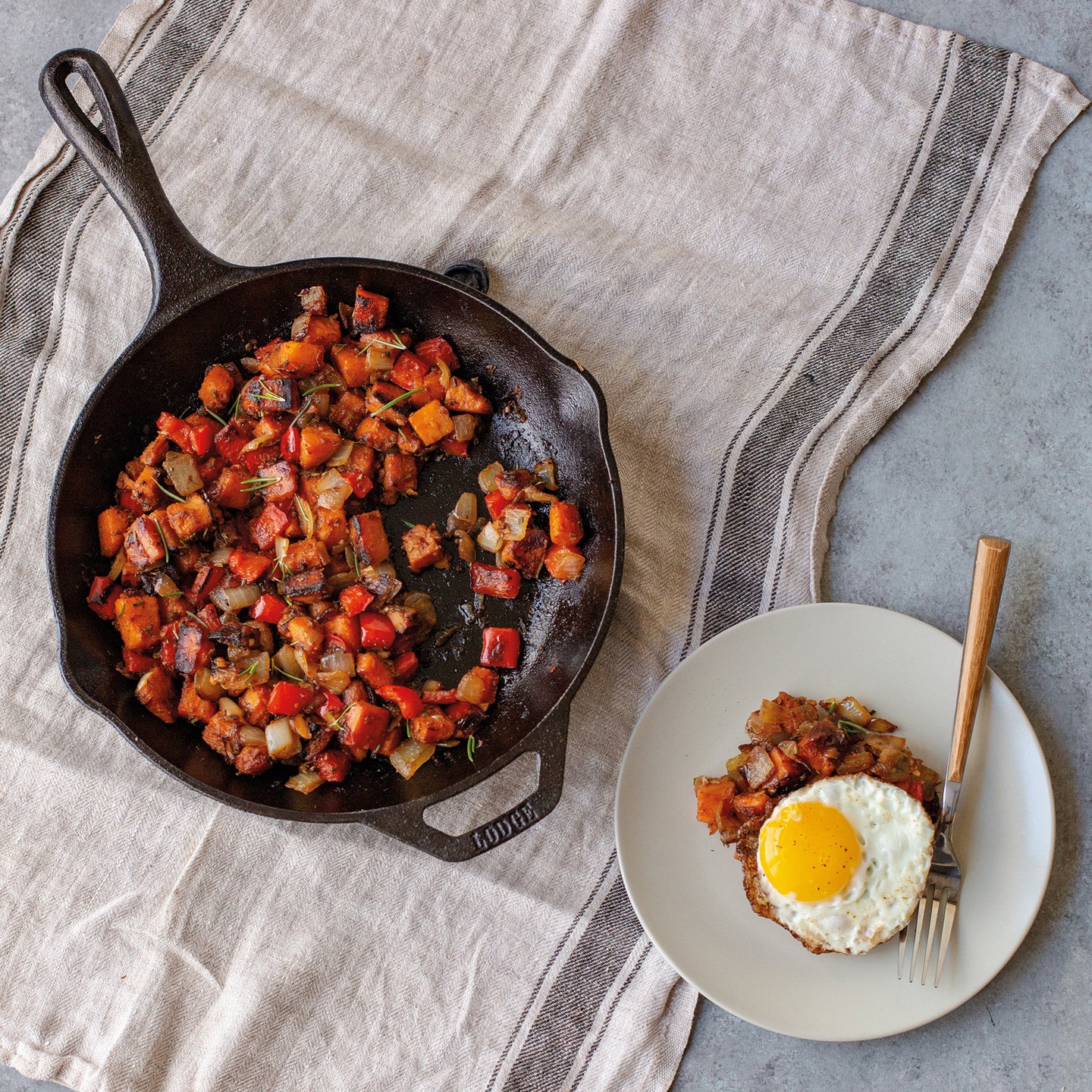 Lodge Chef Collection Cast Iron Skillet - Image 11