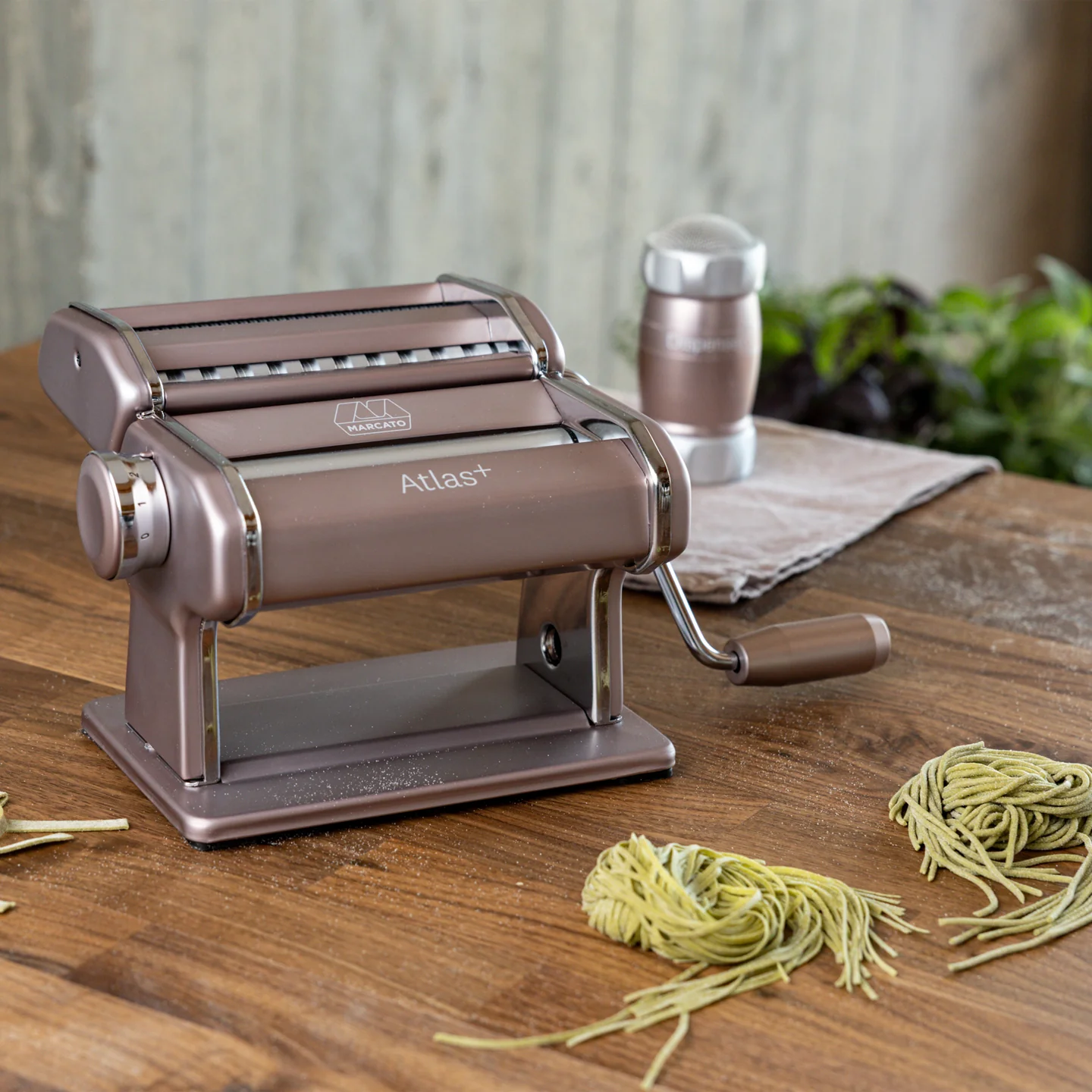 Marcato Atlas 150 Plus Pasta Maker / Powder Pink - Image 2