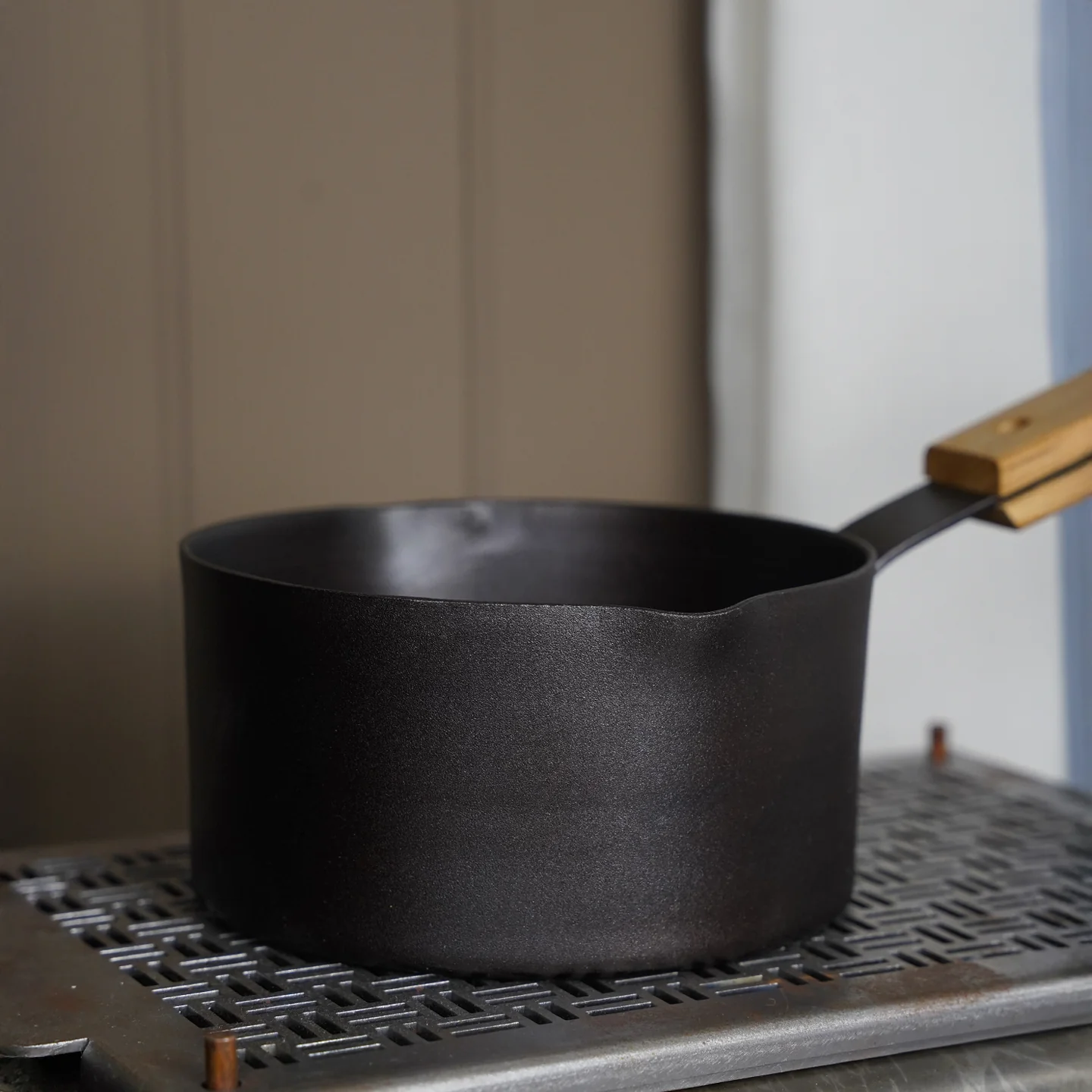 Netherton Foundry Twin Spout Milk Pan - Image 4