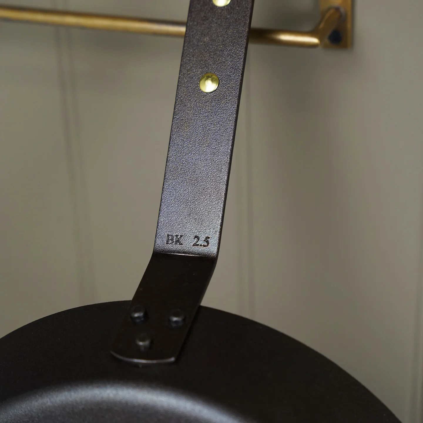 Netherton Foundry x Borough Kitchen Heavy-Duty Frying Pan - Image 4