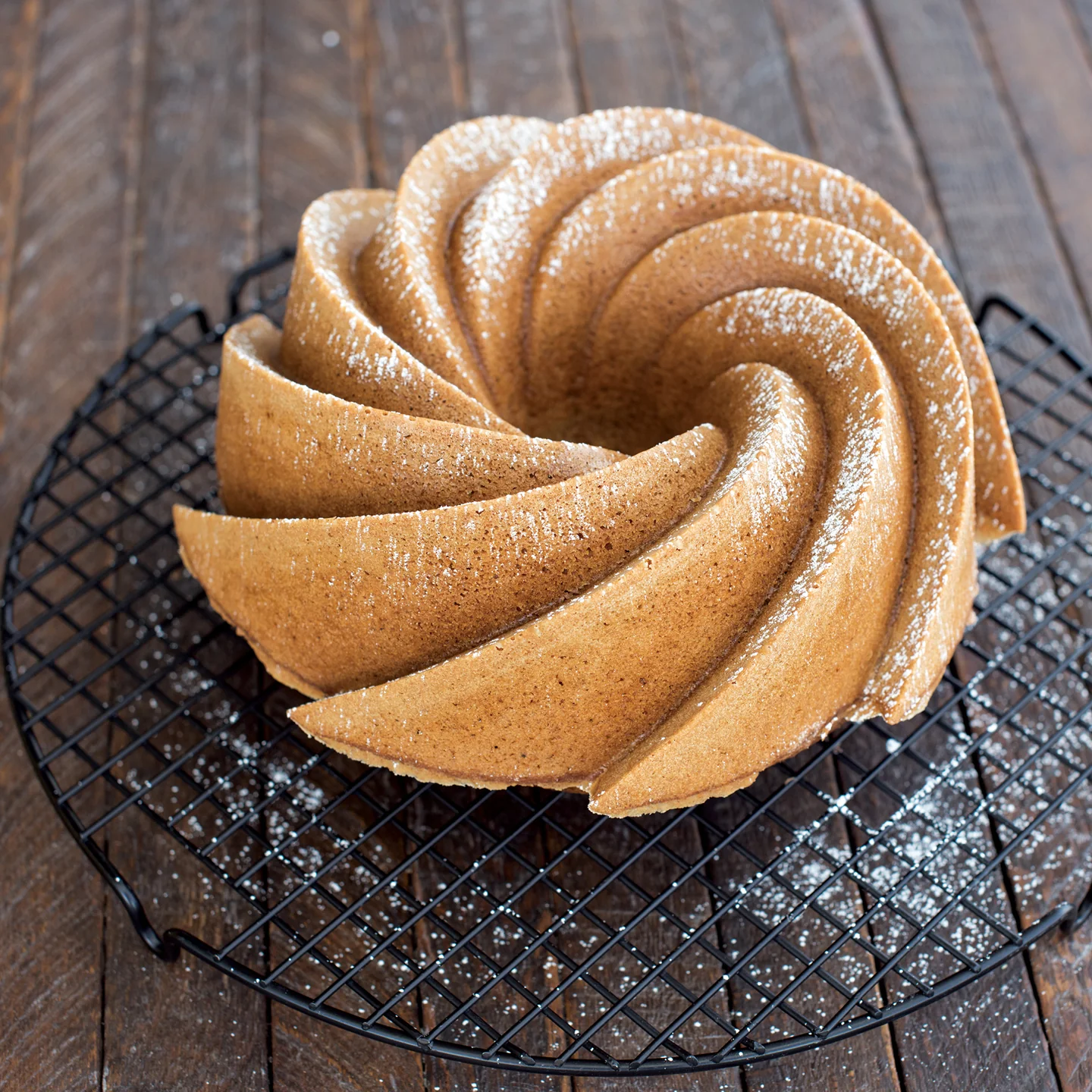 Nordic Ware Heritage Bundt Pan Gold / 10 Cup - Image 4