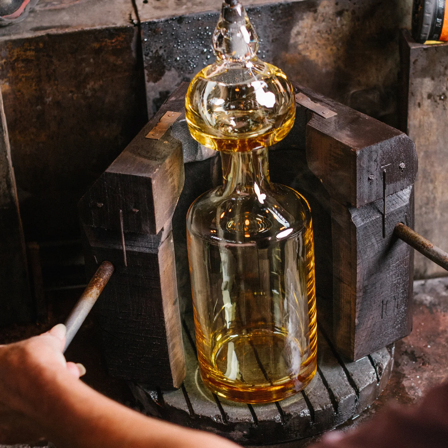 Richard Brendon Diamond Decanter / Large - Image 3