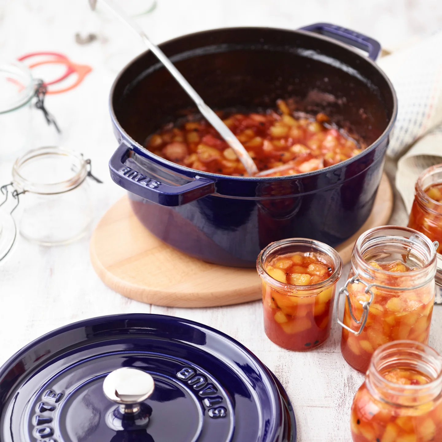 Staub Round Cocotte / Blue - Image 8