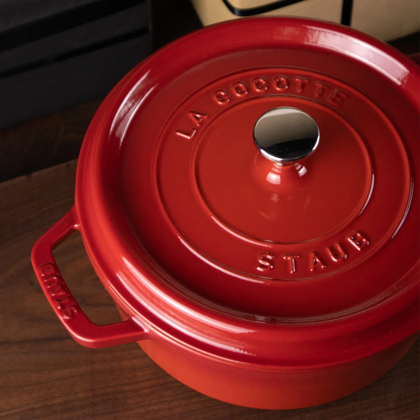 Staub Round Cocotte / Cherry - Image 3